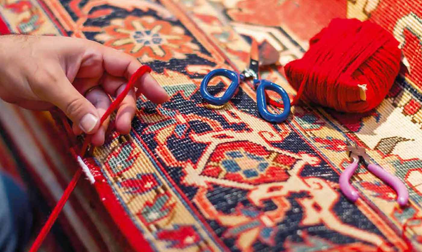 La Perse LAINE ET SOIE : Restauration, réparation et nettoyage de tapis d’Orient sur Lyon, Saint-Etienne, Bourg-en-Bresse et les alentours. Restauration Artisanale à la Main : Réparation des franges de tapis. Réparation des lisières de tapis. Traitement des trames de tapis. Relainage de tapis. Raviement des couleurs de tapis. Traitement des mites de tapis. Dépoussiérage et dessablage de tapis. La Nettoyage artisanale à l’ancienne exclusivement à la main : lavage, nettoyage de tapis.  Intervention sur sur Lyon, Saint-Etienne, Bourg-en-Bresse et les alentours