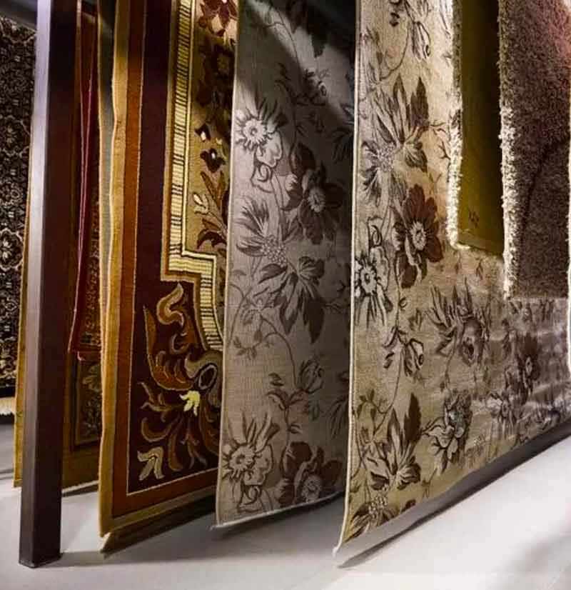 Nettoyage de tapis - La Perse LAINE ET SOIE  : Dépoussiérage, déssablage, fixation des couleurs des tapis anciens, nettoyage artisanal de tapis à la main, désinfection naturelle, séchage contrôlé, Inspection finale .  Rénovation de tapis après les dégâts des animaux, mites ...  Intervention sur sur Lyon, Saint-Etienne, Bourg-en-Bresse et les alentours