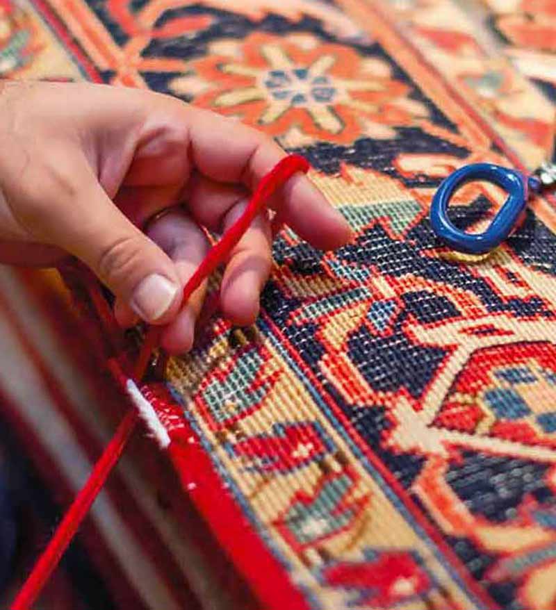 Restauration de tapis - La Perse LAINE ET SOIE  sur Lyon, Saint-Etienne, Bourg-en-Bresse et les alentours: Réparation restauration de tapis et tapisserie : réparation des lisières, restauration des franges de tapis, traitement des trames, resserrage des nœuds de tapis. Intervention sur sur Lyon, Saint-Etienne, Bourg-en-Bresse et les alentours