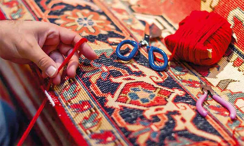 Restauration de tapis - La Perse LAINE ET SOIE  sur Lyon, Saint-Etienne, Bourg-en-Bresse et les alentours: Réparation restauration de tapis et tapisserie : réparation des lisières, restauration des franges de tapis, traitement des trames, resserrage des nœuds de tapis. Intervention sur sur Lyon, Saint-Etienne, Bourg-en-Bresse et les alentours